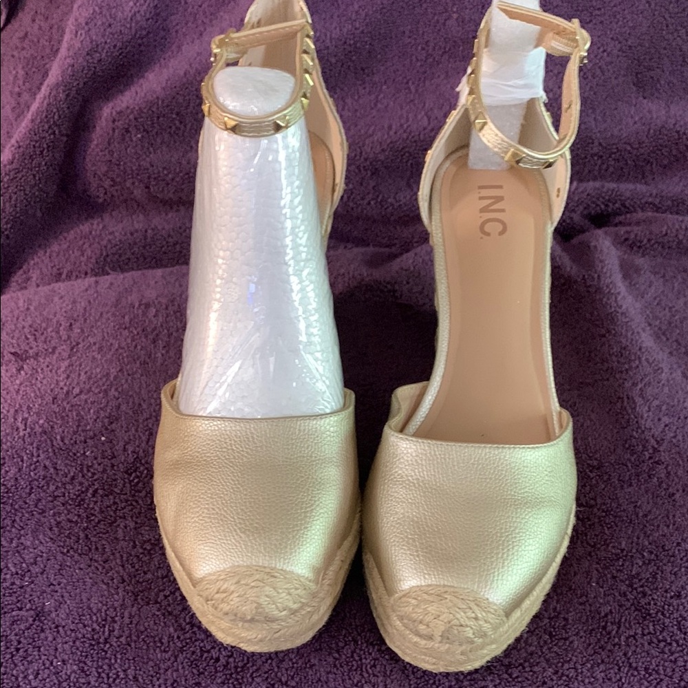 INC International Concepts Gold Espadrille Wedges Sz 10